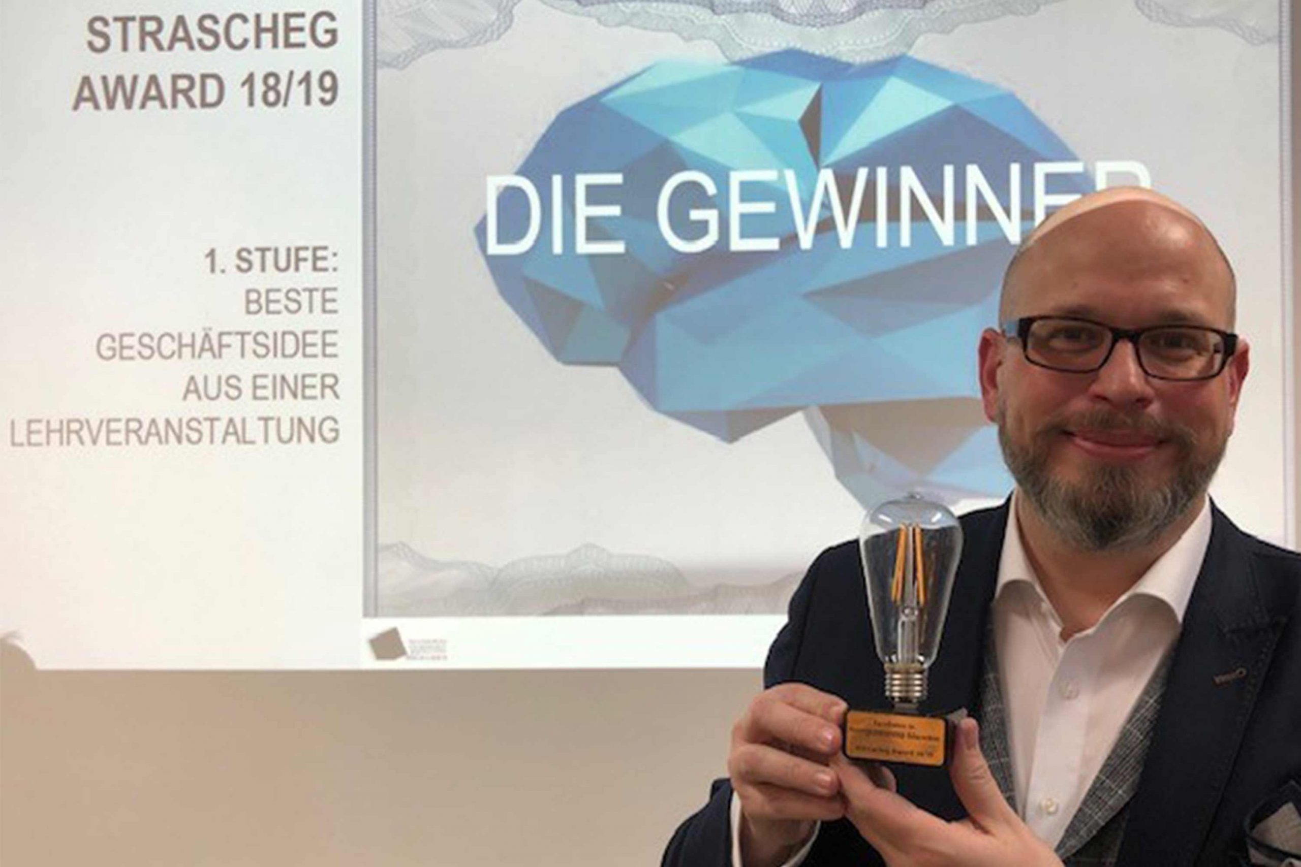 Erik A. Leonavicius gewinnt den Strascheg Award for Excellence in Entrepreneuship Education - Referenz - Innovation - REINVENTIS - Innovationsagentur - München